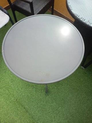 Base para sombrilla de terraza mas 2 mesas