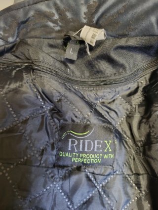 Chaqueta de moto negra y amarilla