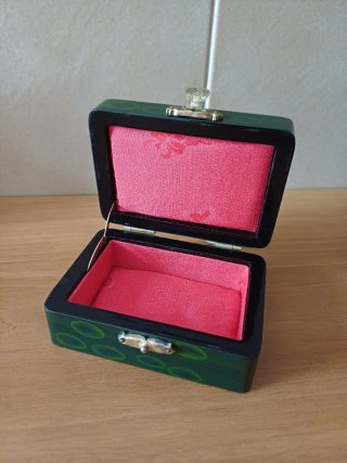 Cofanetto portagioie vintage con diorama
