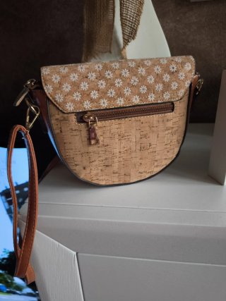 Bolso de corcho con flores