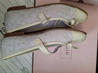 Zapatos comunión niña blanco y amarillo