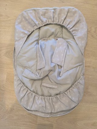 Mochila Portabebés BabyBjörn. Regalo funda.