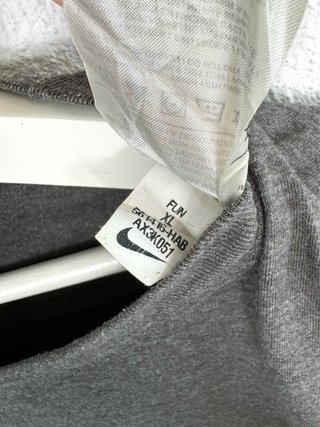 Camiseta Nike Just Do It Gráfica Retro Y2K Gris