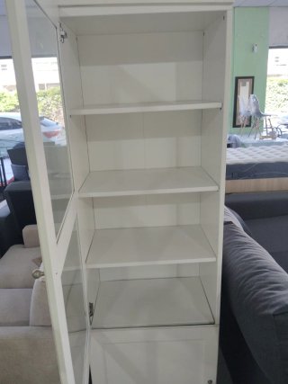 Vitrina de cristal y madera