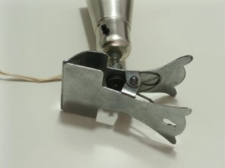 Lamparita pinza metálica plata