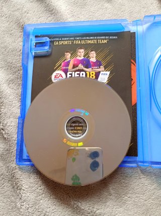2 Giochi PS4: FIFA 18 e PES 2016
