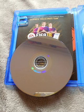 2 Giochi PS4: FIFA 18 e PES 2016