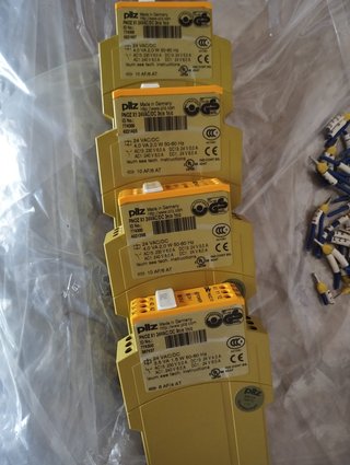 10 Relés de Seguridad PILZ de varios modelos.