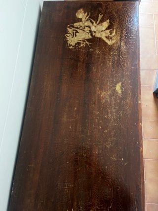 Baúl de madera maciza tallado