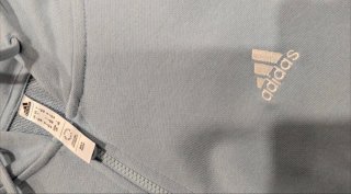 Sudadera Adidas azul con capucha o Sudadera Reebok