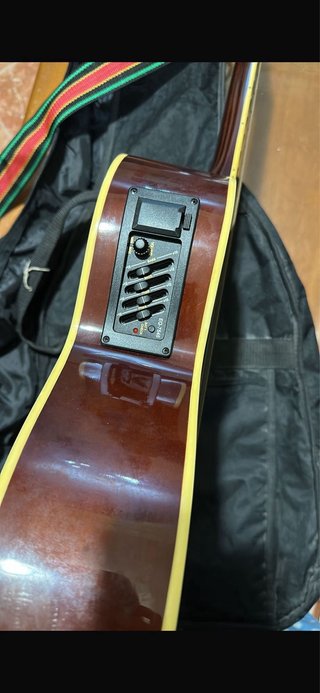 Guitarra Acústica con Correa y Funda