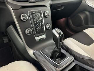 VOLVO V40 Cross Country 2.0 D2 Momentum