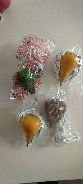 Peonzas, trompos de madera