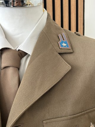 Divisa Militare Ufficiale Elegante