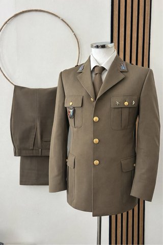 Divisa Militare Ufficiale Elegante