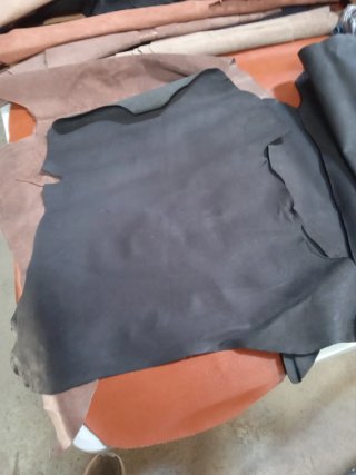 Lote 3 piezas piel negra. 20€.