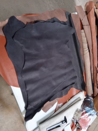 Lote 3 piezas piel negra. 20€.