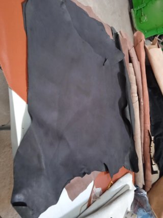 Lote 3 piezas piel negra. 20€.