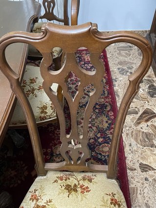 Mesa de comedor y 6 sillas de madera