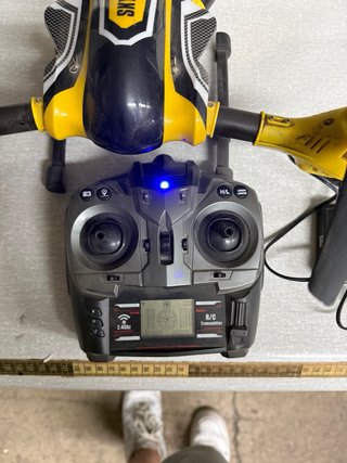 Drone Sky Warrior con mando