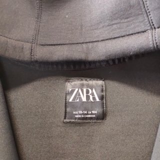 Sudadera negra efecto neopreno con capucha