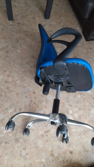 Escritorio de oficina madera. Pack silla y mesa.
