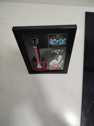 Artesanía AC/DC Guitarra y Foto