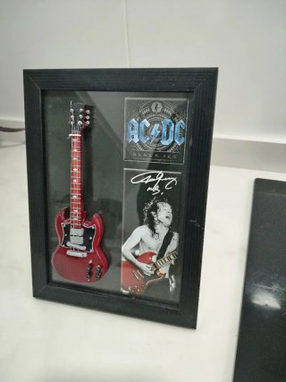 Artesanía AC/DC Guitarra y Foto