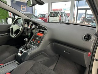 PEUGEOT 5008 Style 1.6 BlueHDi 88KW 120CV