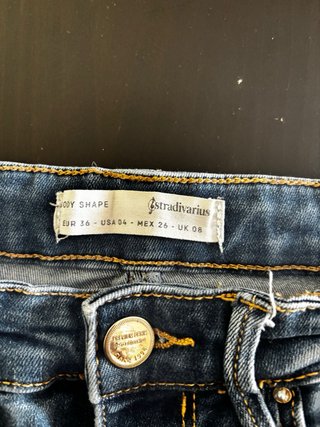 Pantalón vaquero desgastado