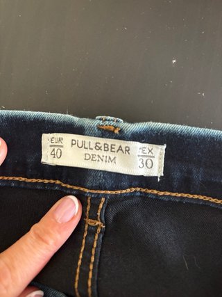 Pantalón vaquero elástico oscuro