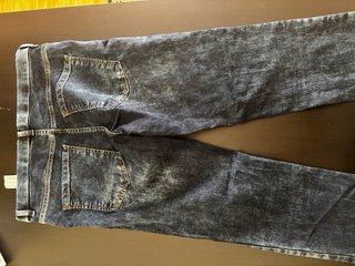 Pantalón vaquero elástico oscuro