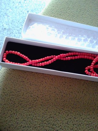 Collare antico con perle rosse