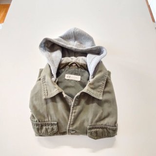 Chaqueta verde con gorro desmontable