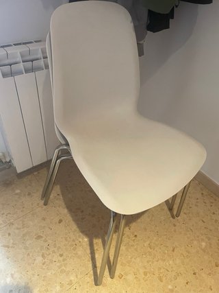 4 Sillas Plástico blanco  Patas Aluminio