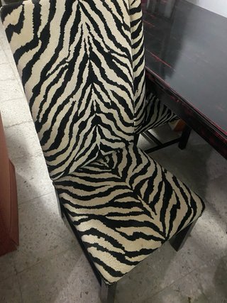 Mesa comedor grande + 6 sillas estampado cebra