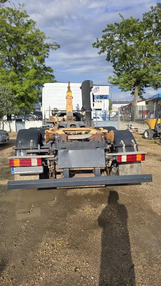 CAM11 Camión porta contenedores Mercedes 2536L