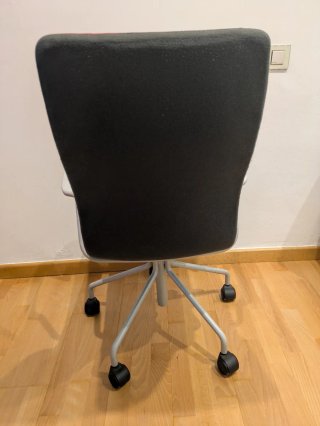 Silla de oficina con ruedas