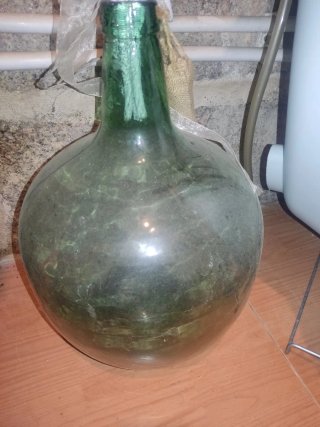 Damajuana grande de vidrio verde