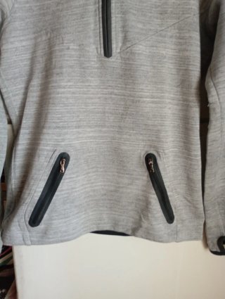 Chaqueta Nike gris con cremallera