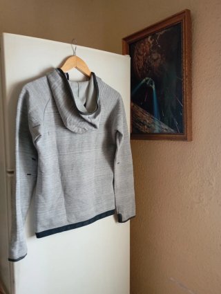 Chaqueta Nike gris con cremallera