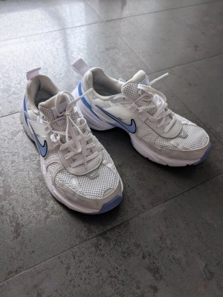 Zapatillas Nike V2K Mujer Blancas y Azules