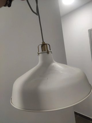 Conjunto de lámpara de techo junto  flexo de mesa
