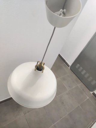 Conjunto de lámpara de techo junto  flexo de mesa