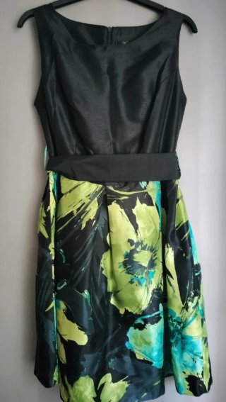 Vestido de fiesta floral negro y verde