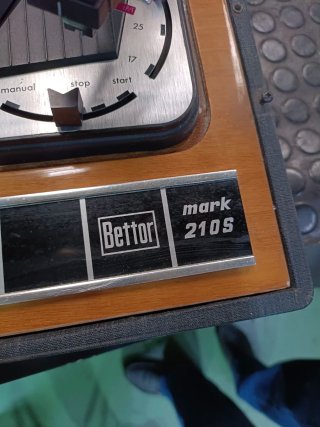 Tocadiscos Bettor Mark 210S