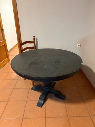 Mesa redonda negra extensible de madera
