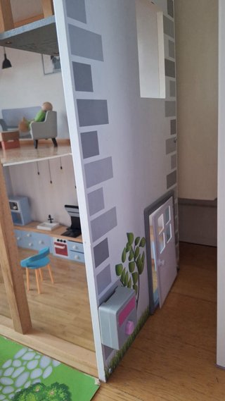Casa de muñecas con piscina y muebles