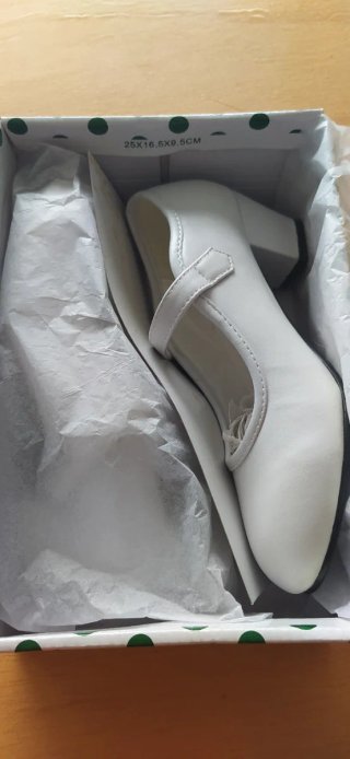 Zapatos blancos niña talla 34 sin usar