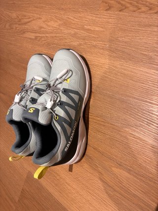 Deportivas Salomon Gris y Amarillo